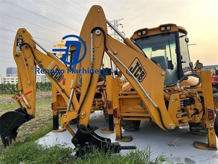 Tractopelle JCB 3 CX — occasion 2022, 820 h