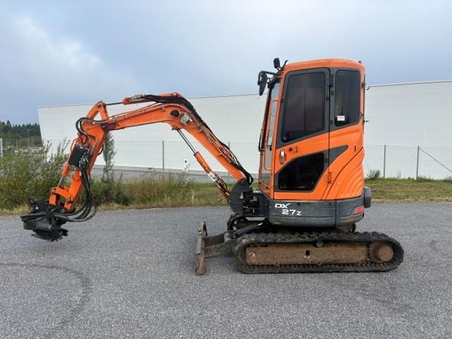 Mini-pelle Doosan DX27Z pyörittäjällä — occasion 2015, 6 400 h