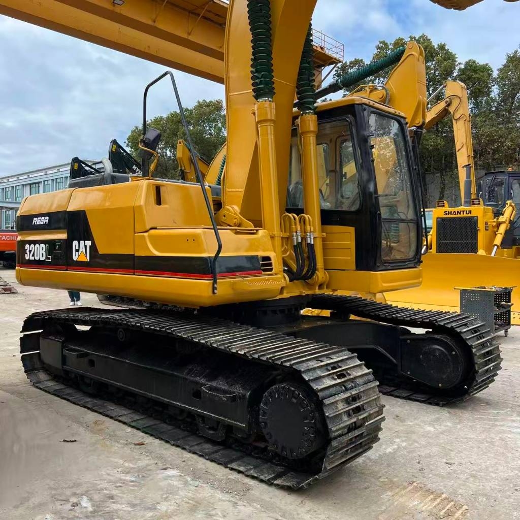 Pelle sur chenilles Caterpillar 320BL — occasion 2018, 2 000 h