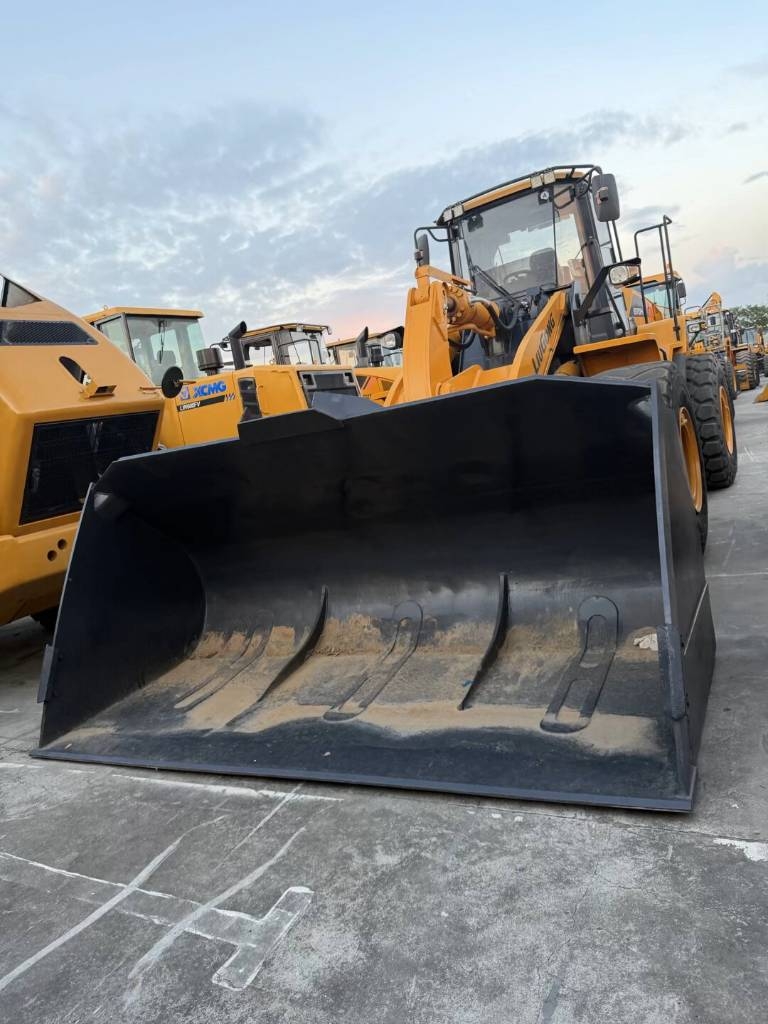 LiuGong 870 H plenty of wheel loaders in stock