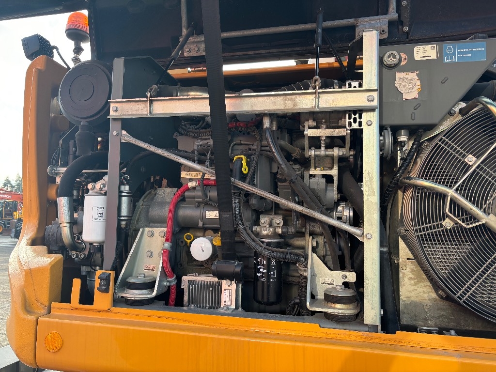 Liebherr 913 compact / Špičkové vybavení, Stage V kuva 11