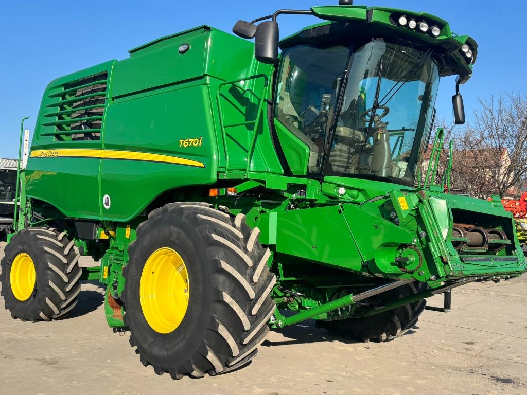John Deere T 670 i
