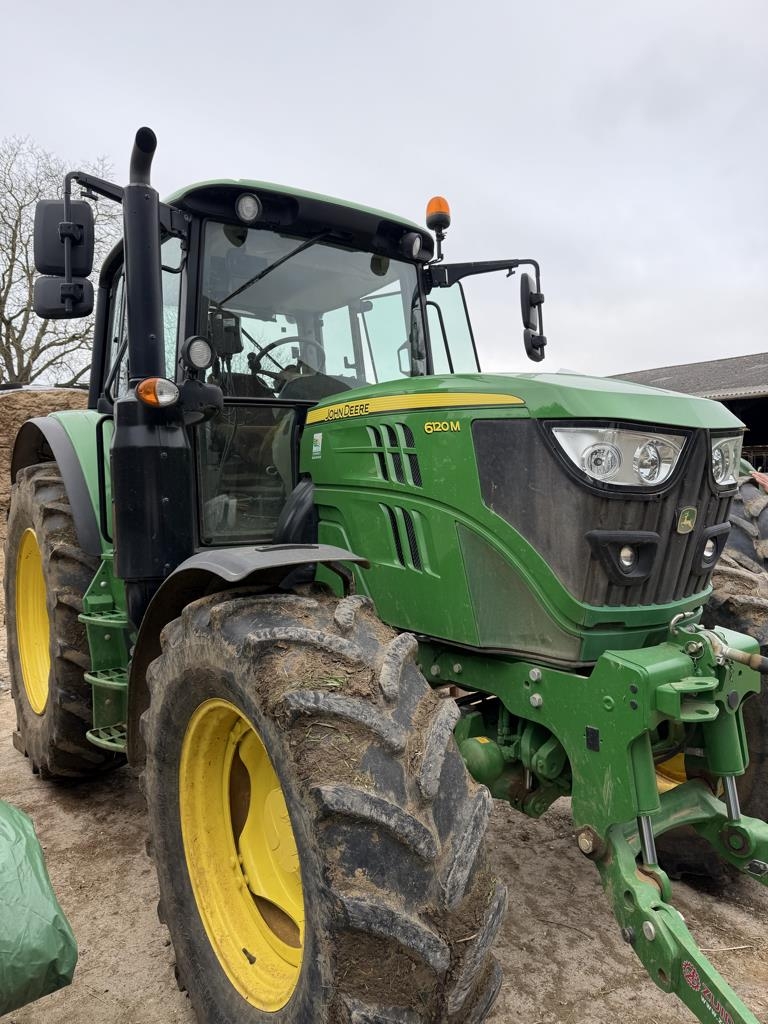 John Deere 6120M
