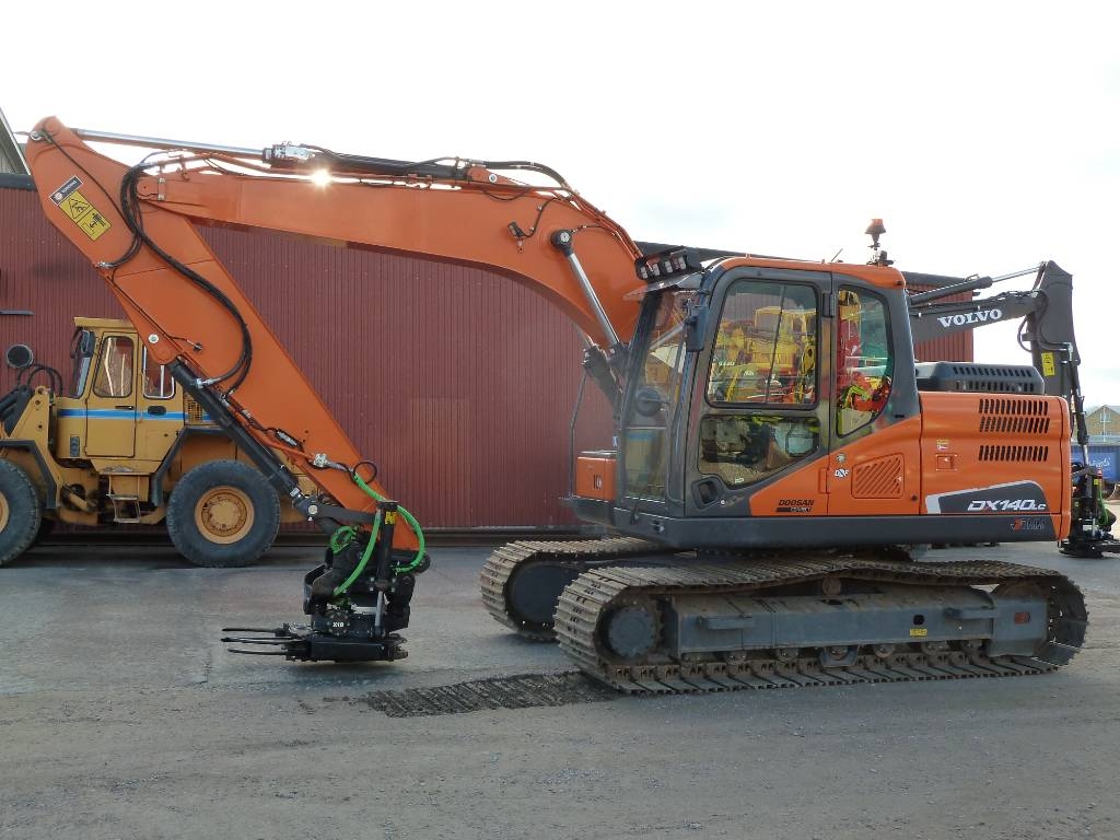 Pelle sur chenilles Doosan DX140LC-5 — occasion 2021, 3 300 h