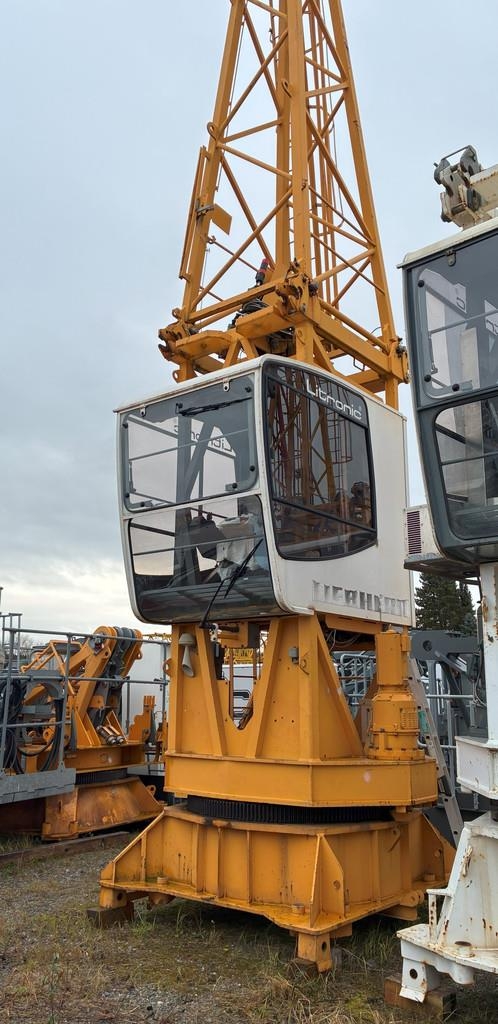 Grue à tour Liebherr 200 EC-H 10 — occasion 2002
