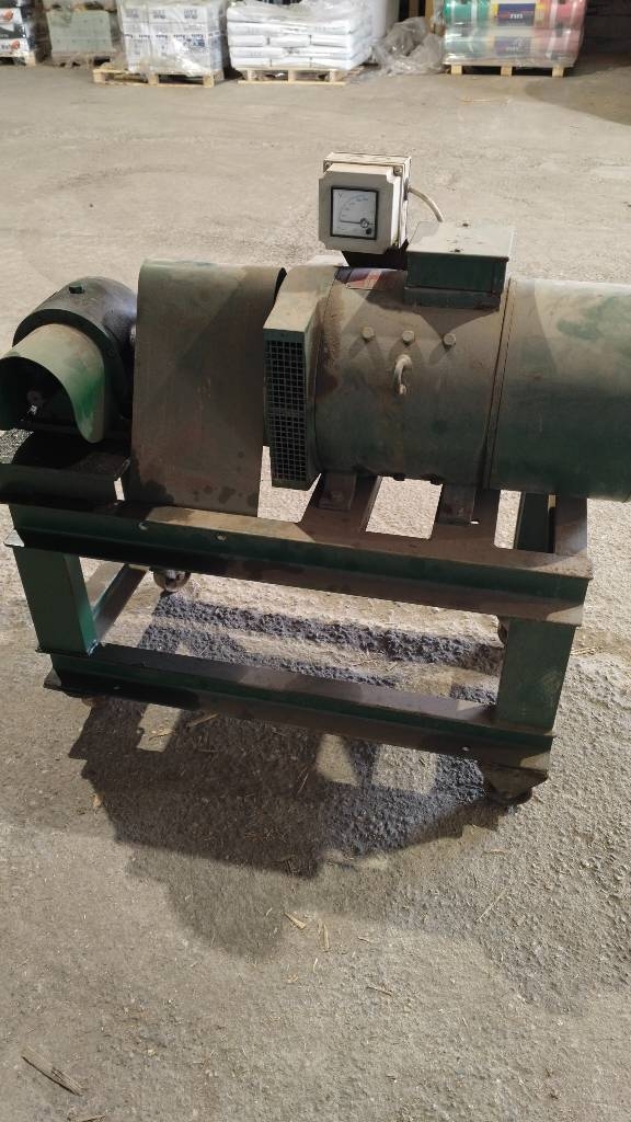 Generaattori 15 KVA
