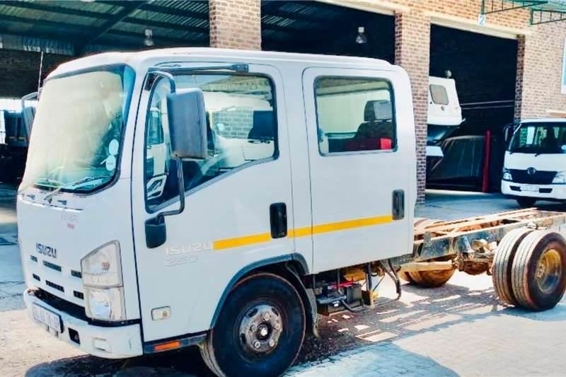 Isuzu NMR 250 AMT Crew Cab