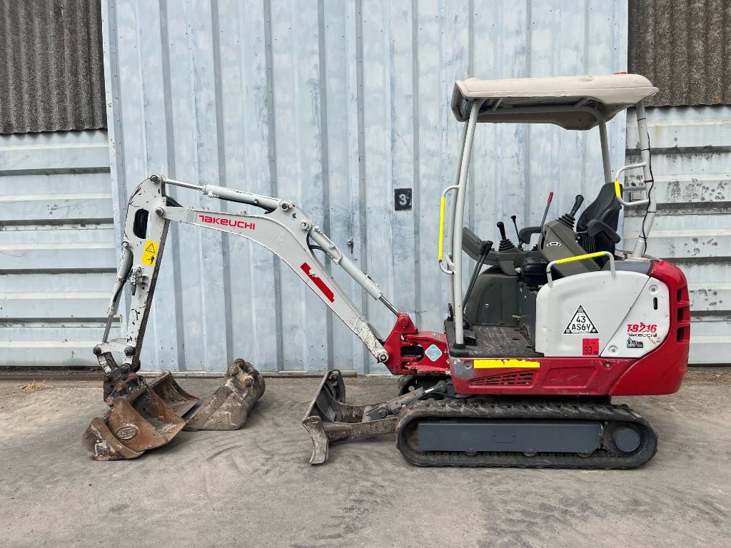 Mini-pelle Takeuchi TB 216 — occasion 2018, 2 760 h