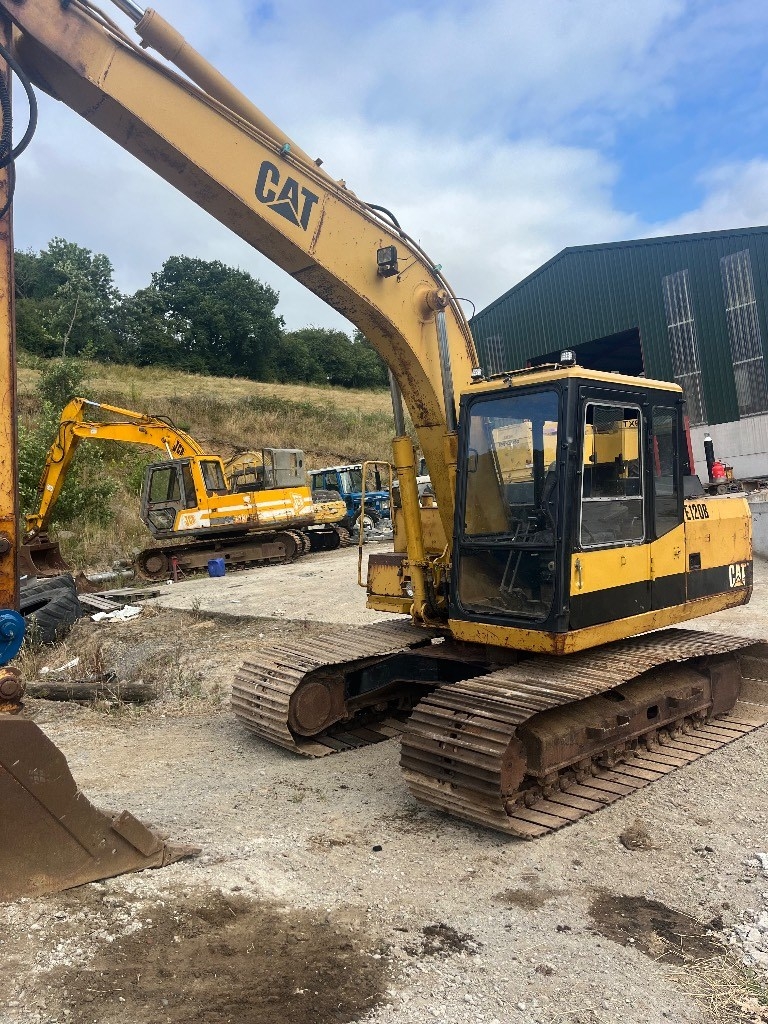 CAT E 120 B