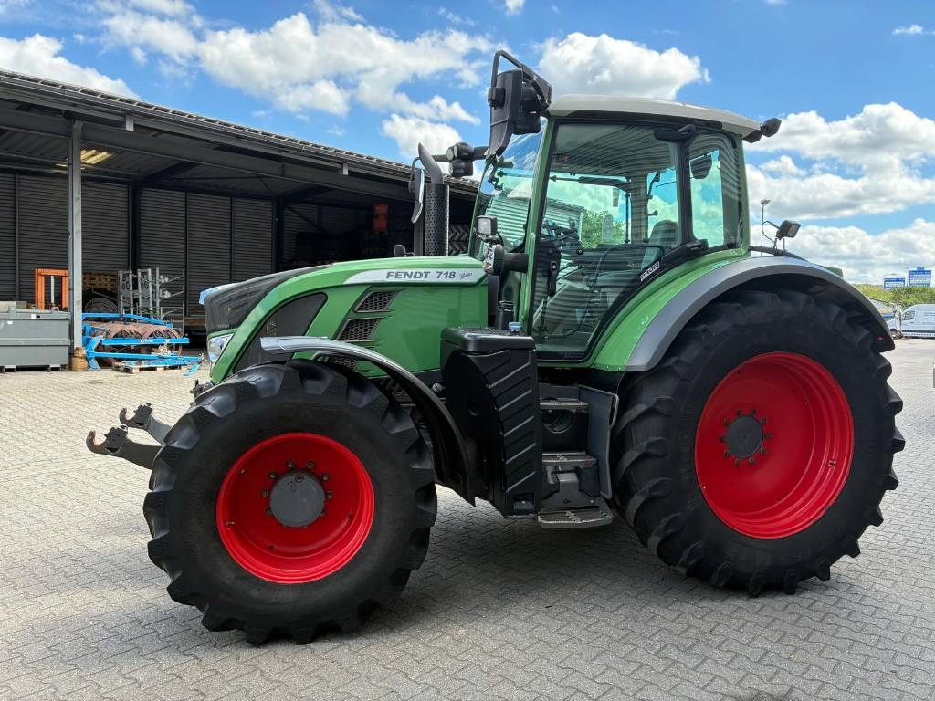 Fendt 718 Vario SCR tractor
