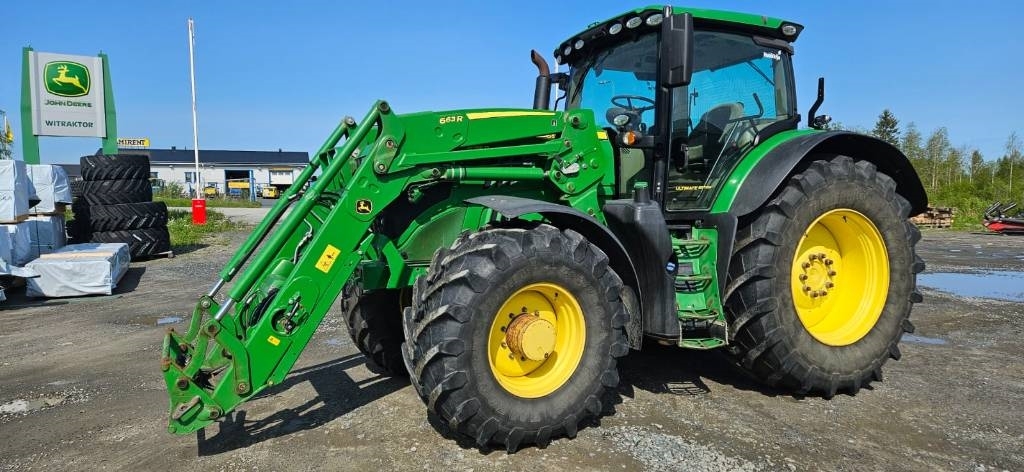 John Deere 6215R