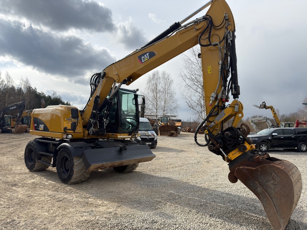 CAT 313 D 2015 year