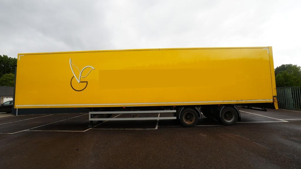 Floor 2 axle closed box