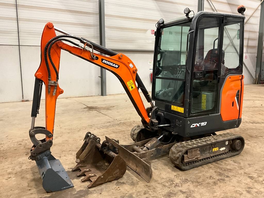 Doosan DX 19