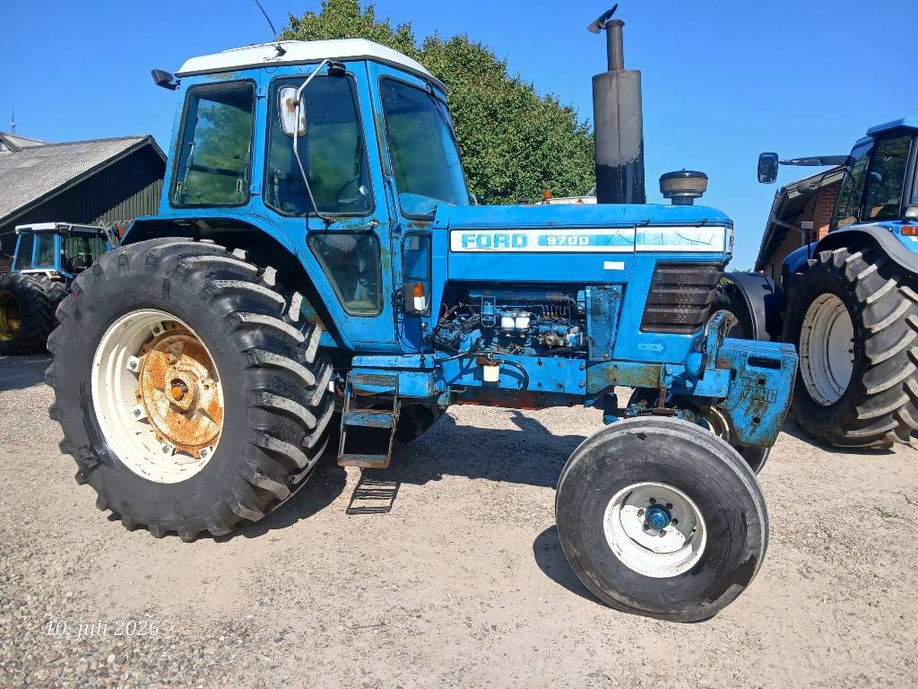 Ford 9700 2 wd