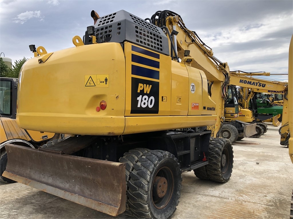 Pelle sur pneus Komatsu PW 180-11 — occasion 2021, 5 404 h