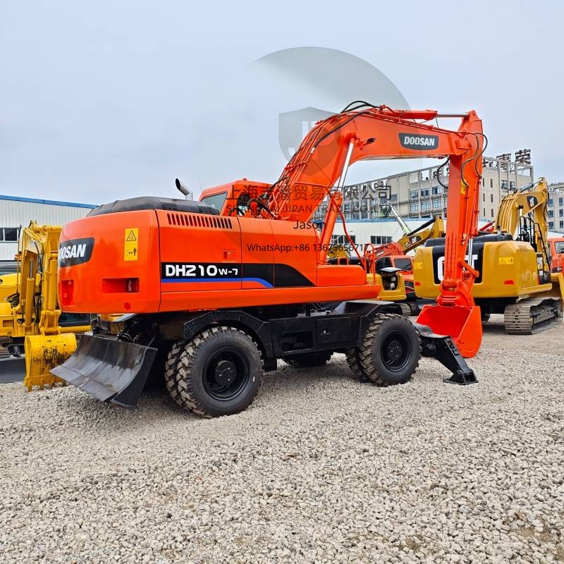 Pelle sur pneus Doosan DH 210 W-7 — occasion 2024, 748 h