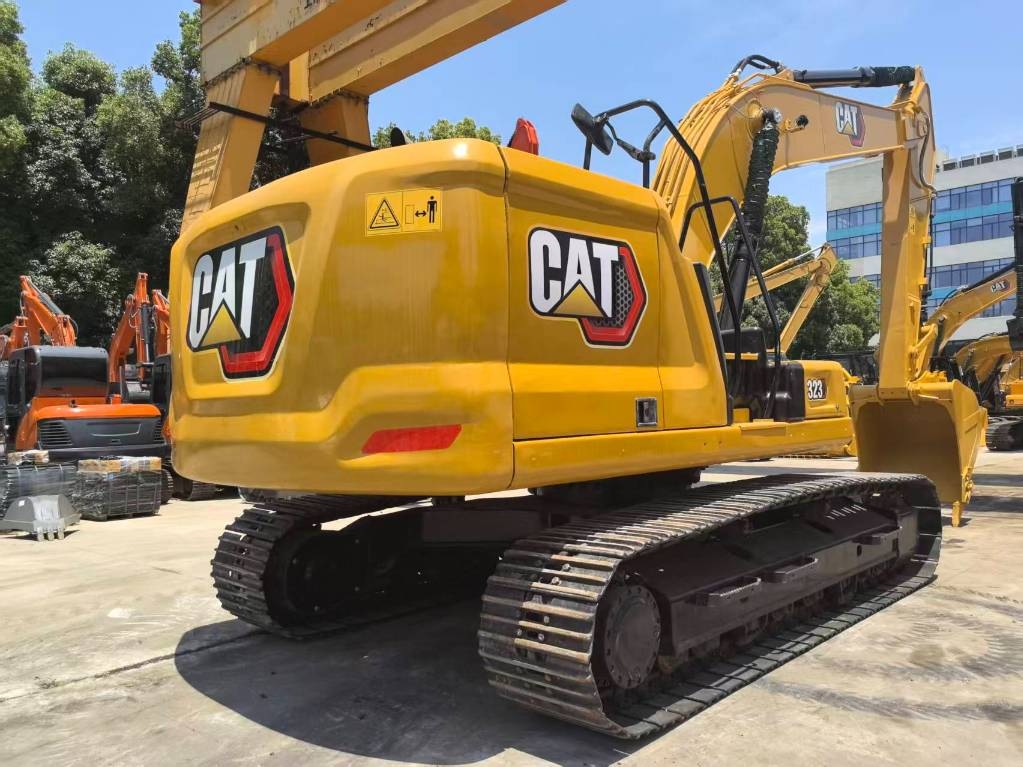 Pelle sur chenilles Caterpillar 323 — occasion 2023, 755 h