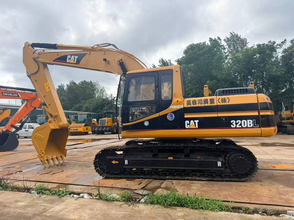 CAT 320B