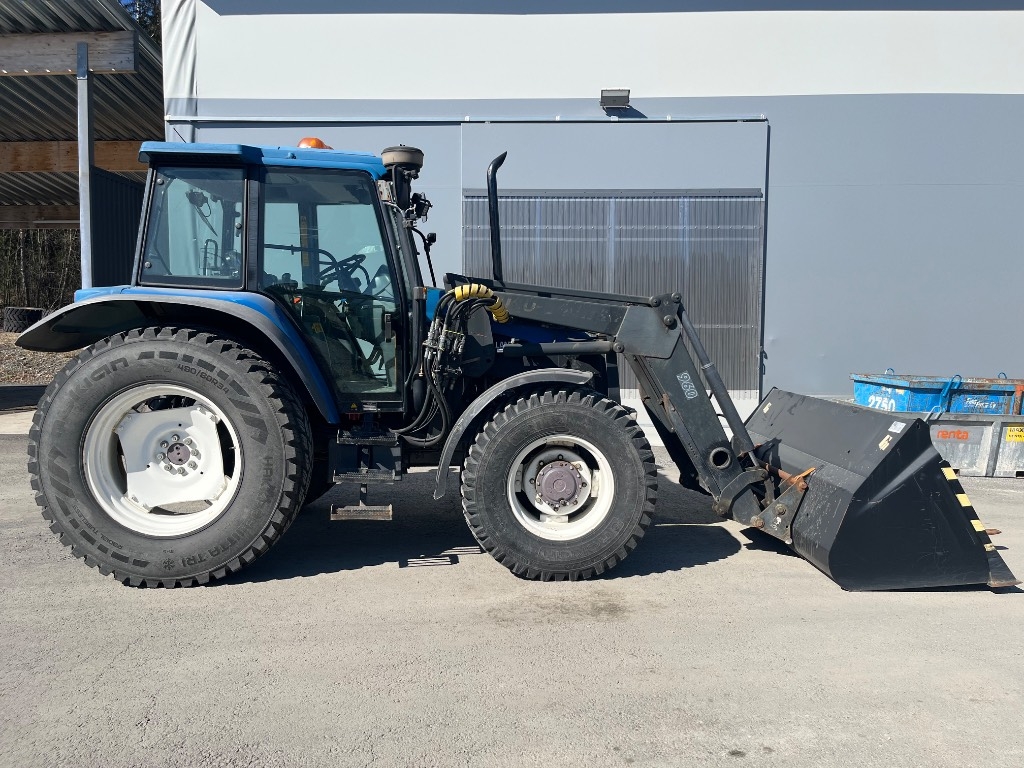 New Holland TS 110