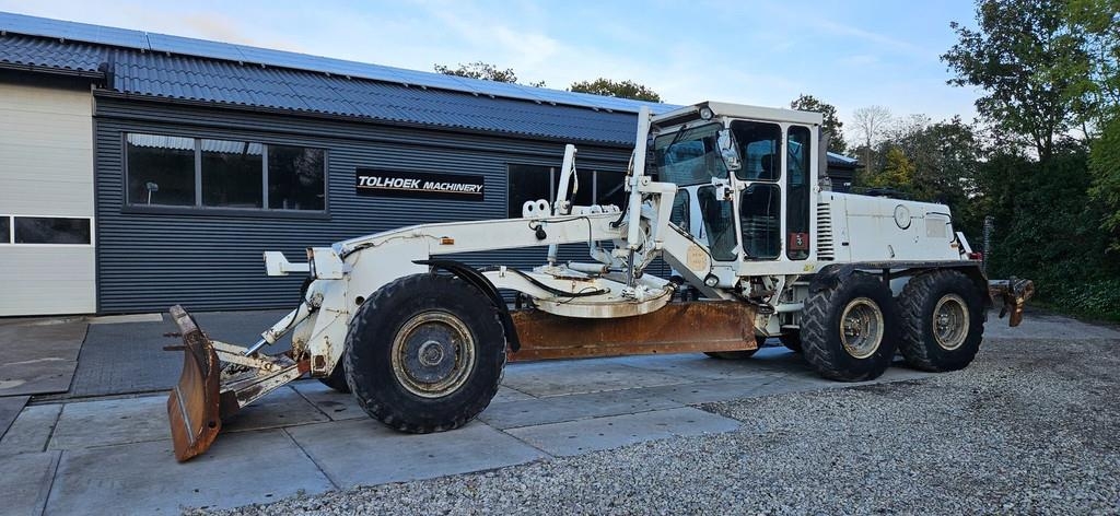 Niveleuse Komatsu GD650 A GRADER — occasion