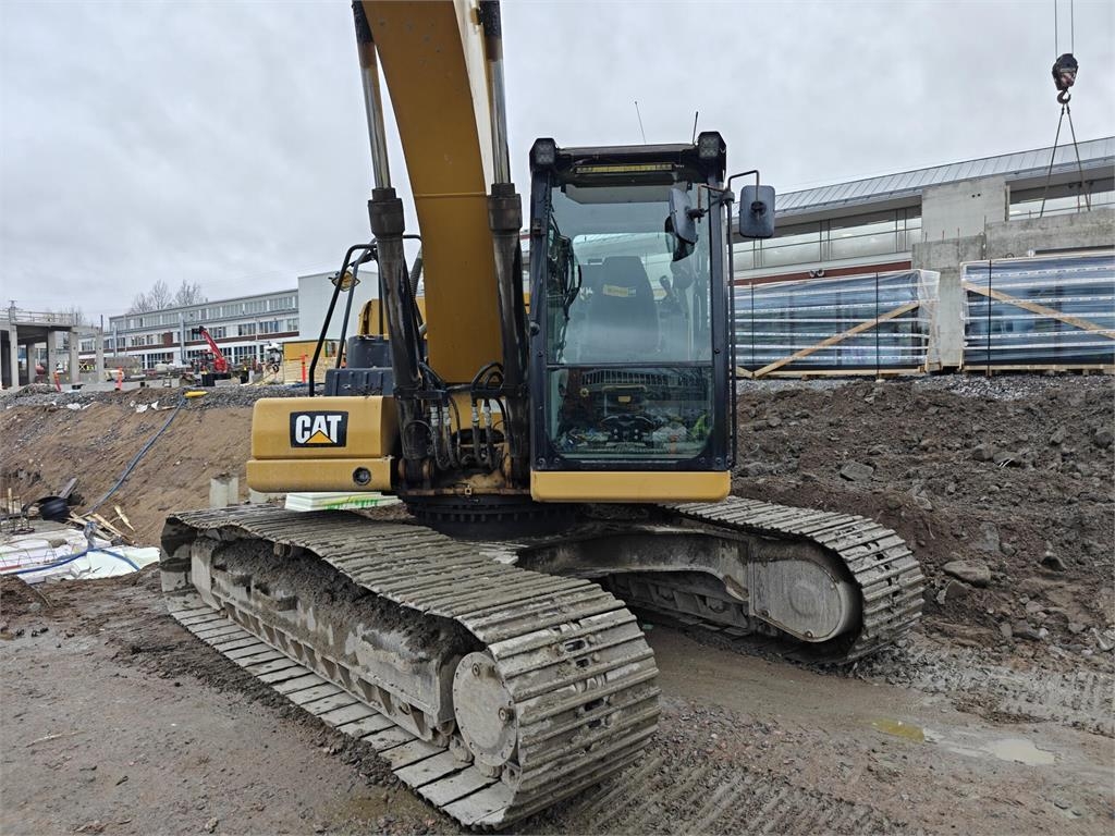 CAT 323
