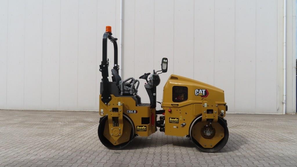 Rouleau tandem Caterpillar CB4.0 — occasion 2026, 2 h
