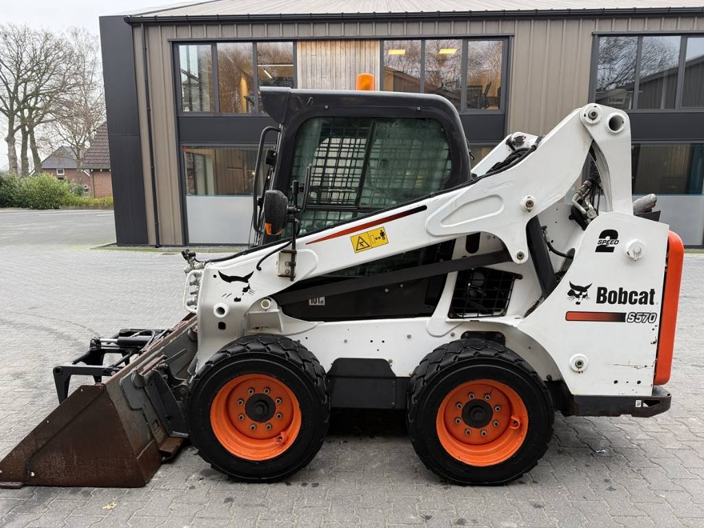 Bobcat S570 skidsteer