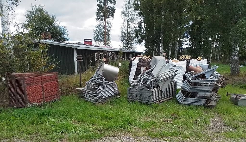 Uusia ja käytettyjä sikalakalusteita