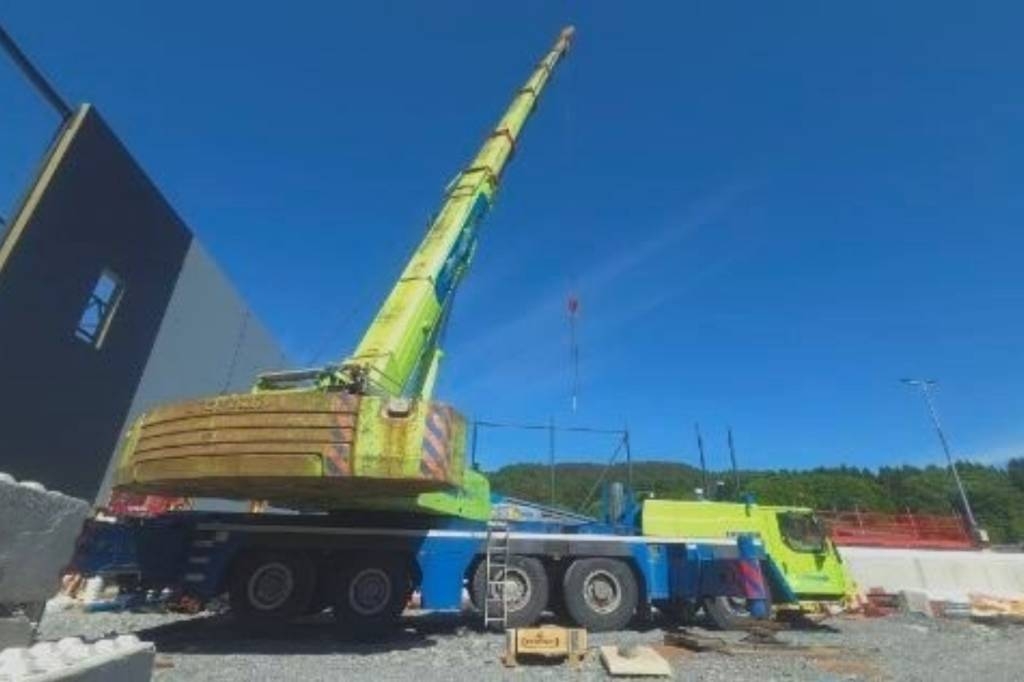 Liebherr LTM 1220-5.2