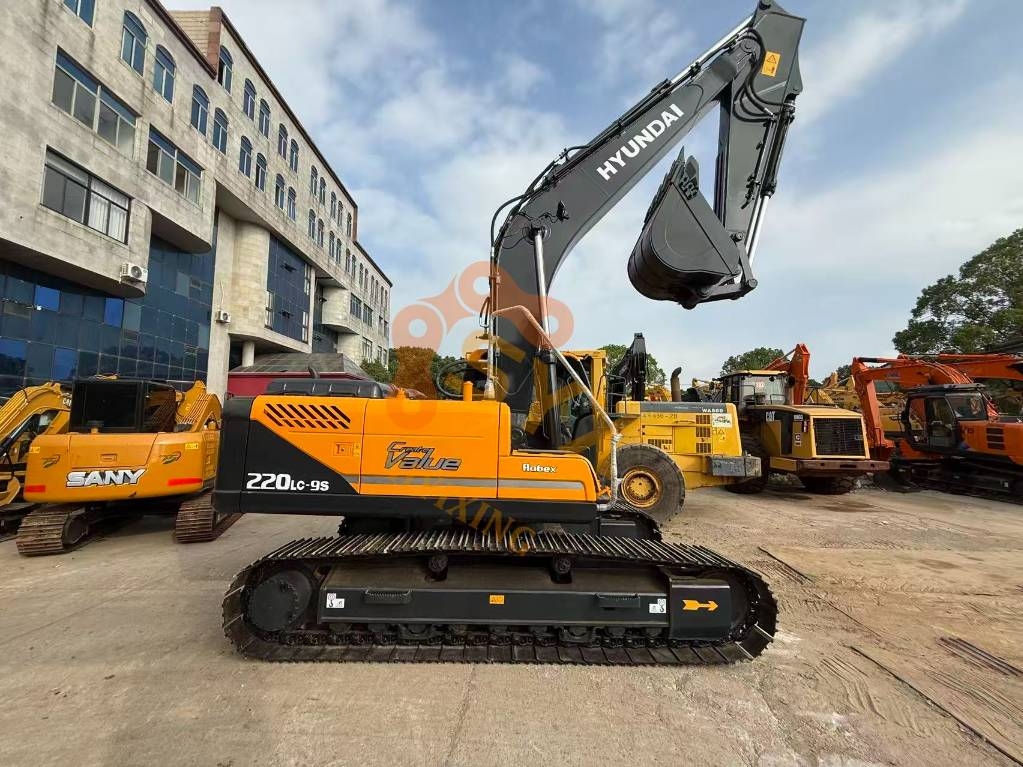 Pelle sur chenilles Hyundai R220-9 — occasion 2024