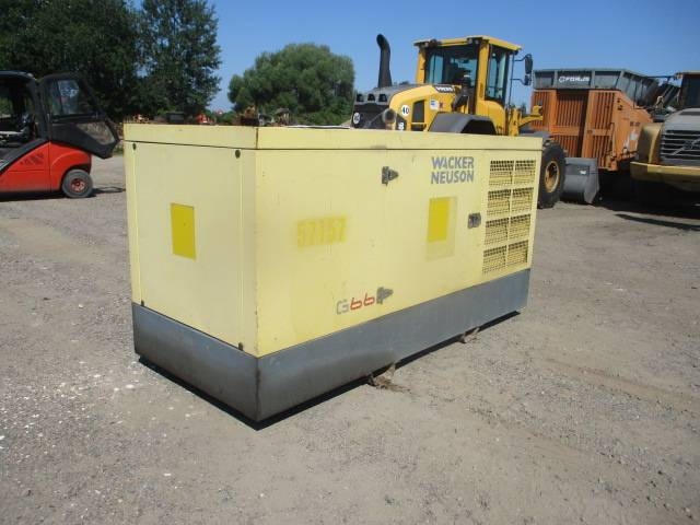 Groupe électrogène Atlas Copco QAS 60 Wacker Neuson G 66 — occasion 2010, 1 100 h