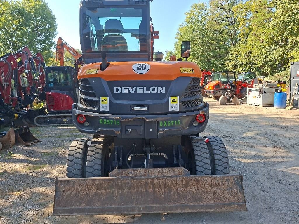 Pelle sur pneus Develon DX 57 W-7 — occasion 2024, 700 h