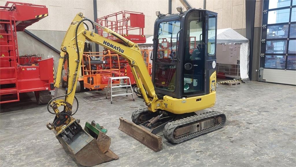 Pelle sur pneus Komatsu PC16R-3HS — occasion 2017, 2 601 h