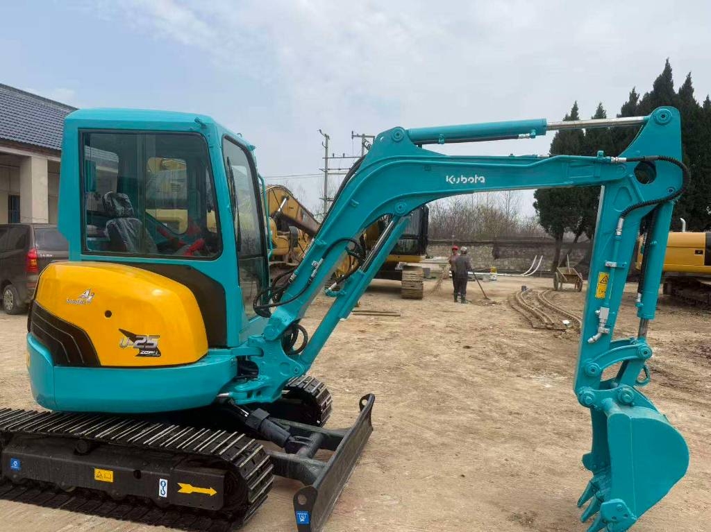 Kubota U 25