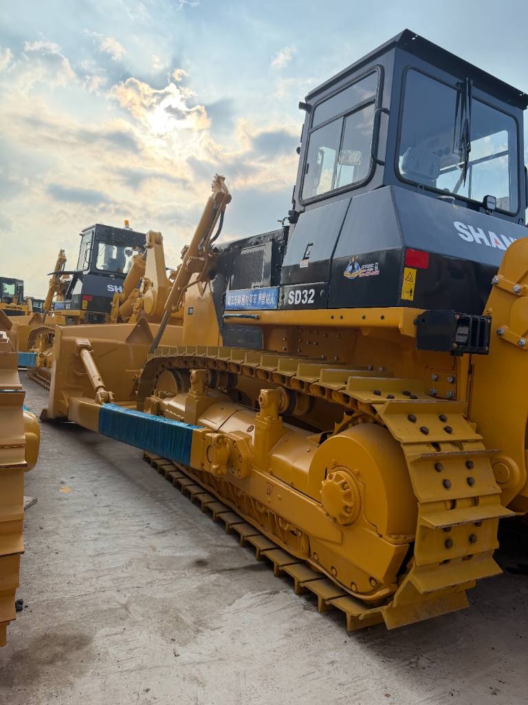 Bulldozer Shantui SD 32 Plenty of bulldozers for choose — occasion 2025, 160 h