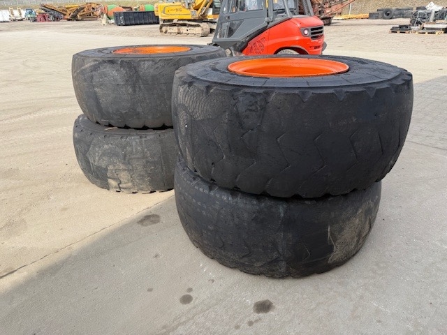 Doosan DL 300-5 KOŁA KOMPLET