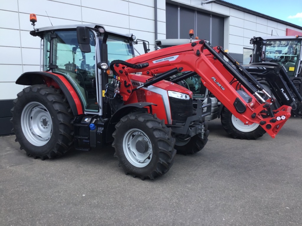 Massey Ferguson 5M 95 Dyna 4 ESSENTIAL
