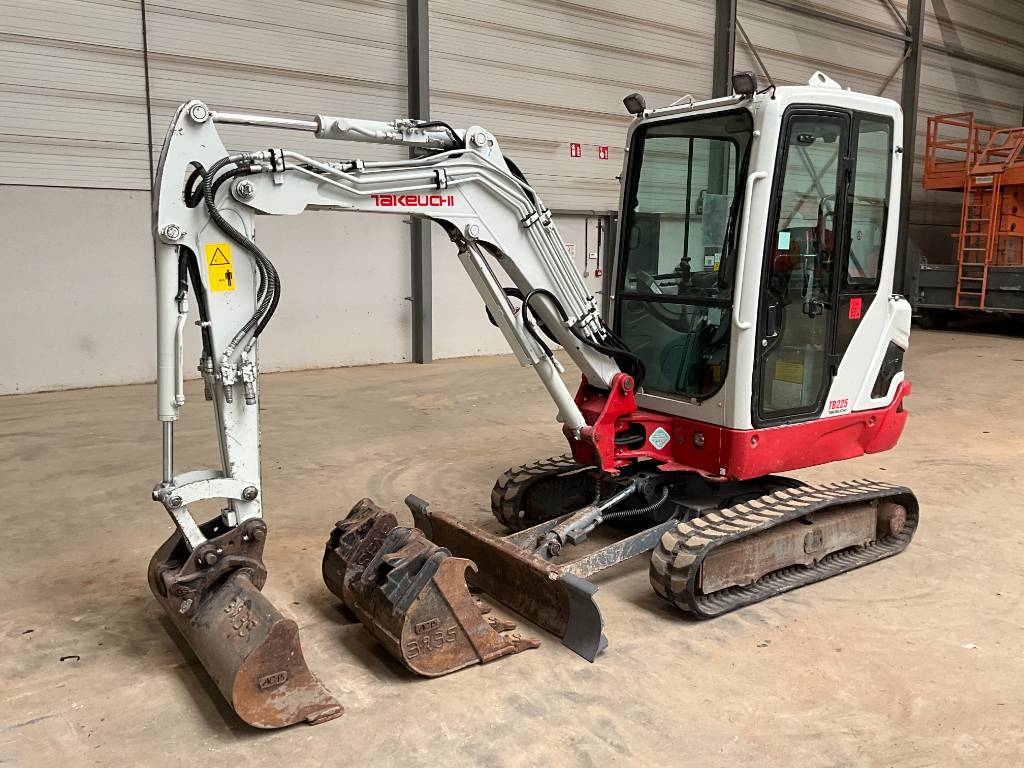 Takeuchi TB 225
