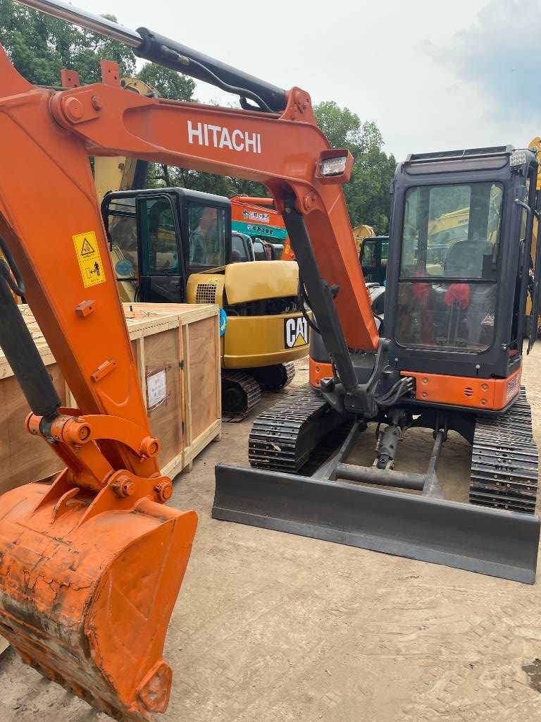 Mini-pelle Hitachi ZX 50 U — occasion 2022, 1 748 h