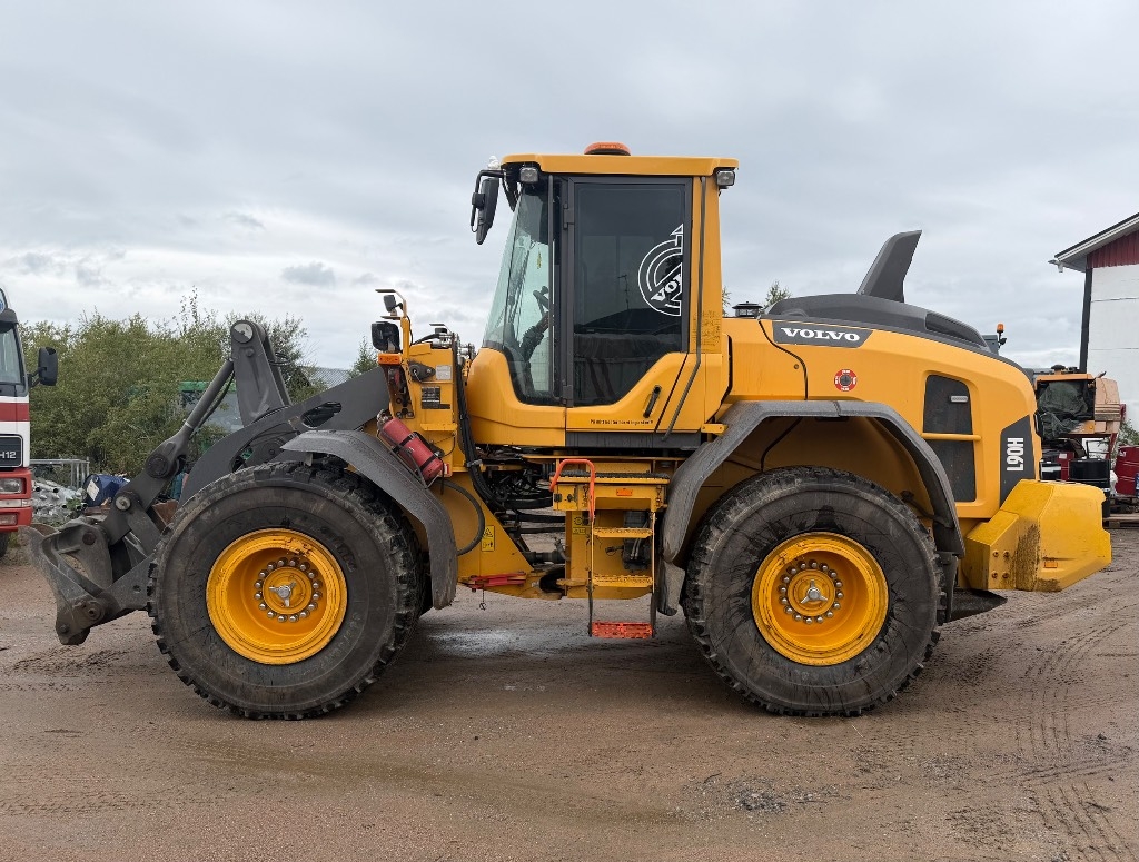 Chargeuse sur pneus Volvo L 90 H — occasion 2018, 4 335 h