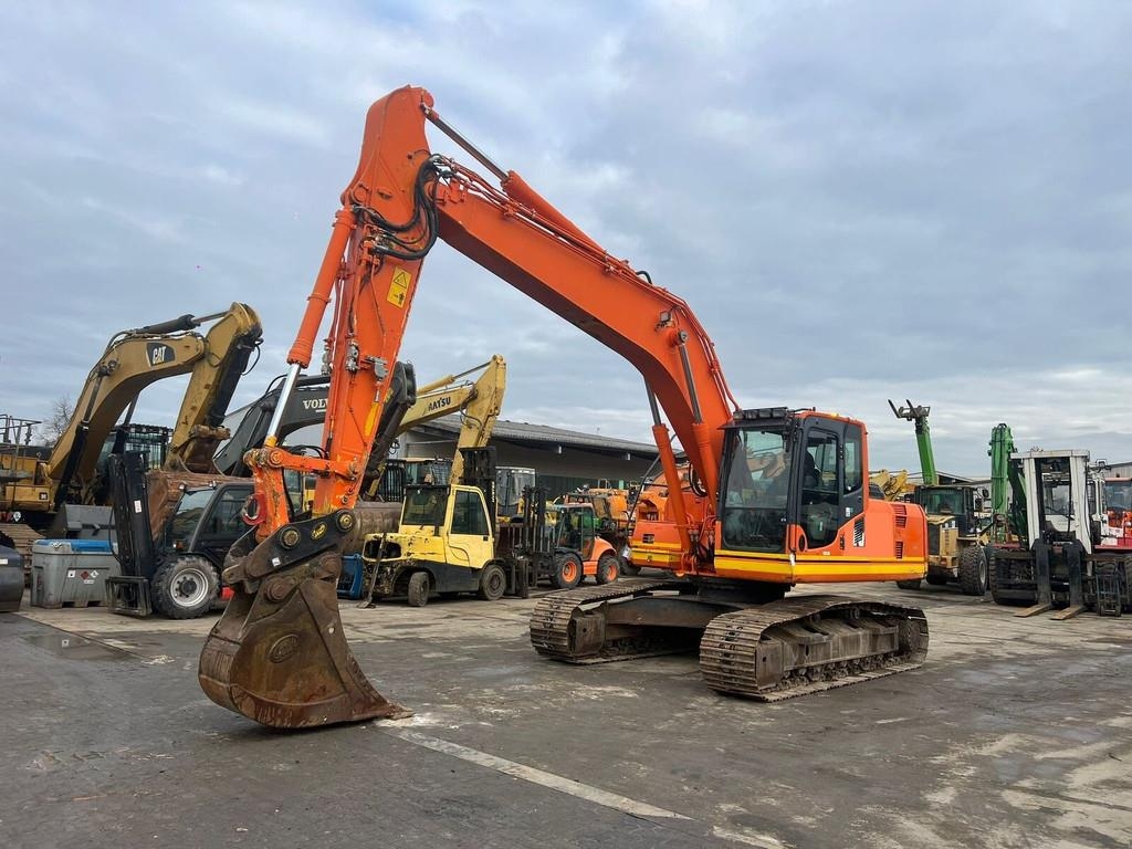 Komatsu HB 215 LC-1