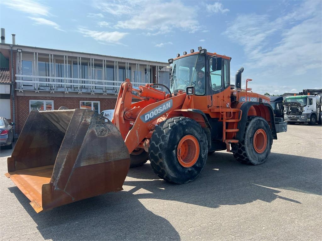 Doosan DL300