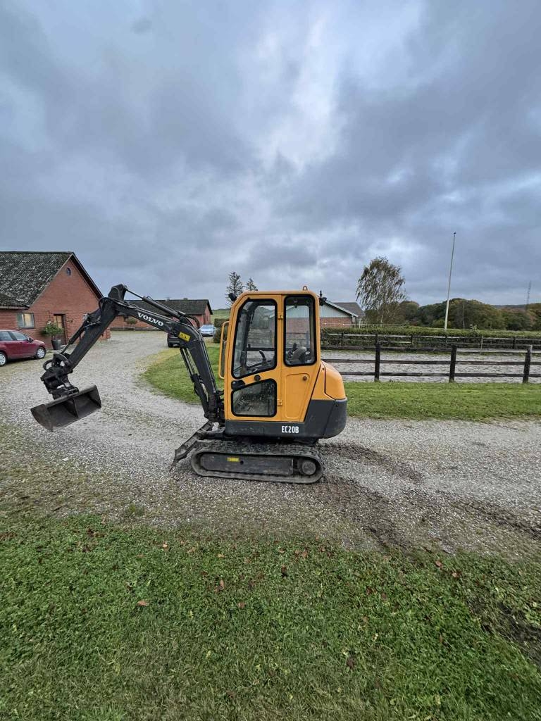 Mini-pelle Volvo EC 20 B — occasion 2007, 2 619 h