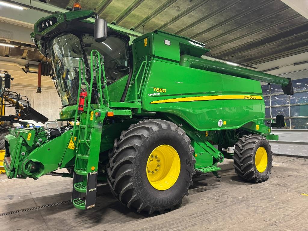 John Deere T660