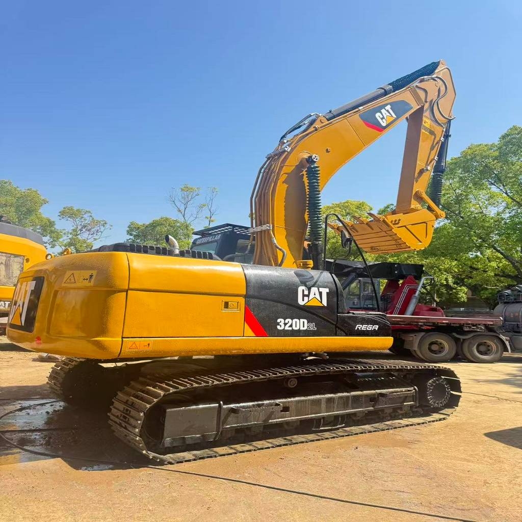 CAT 320D2L