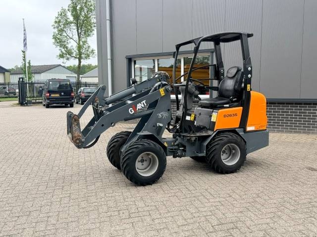 GiANT D263s minishovel