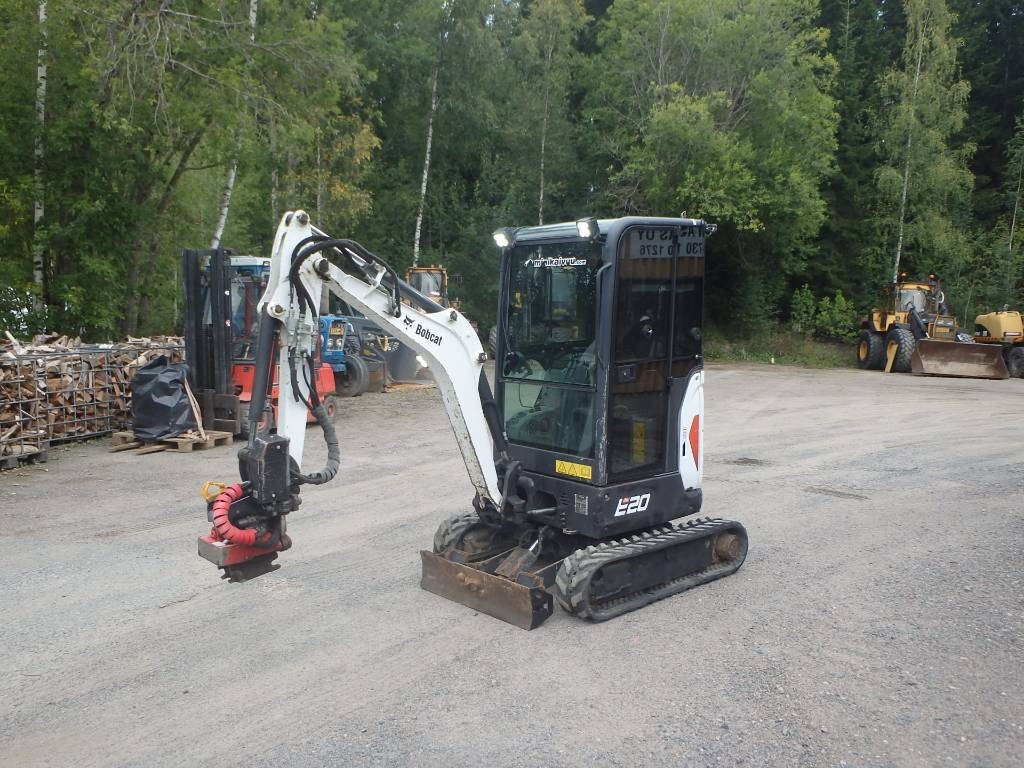 Bobcat E 20 pyörittäjällä