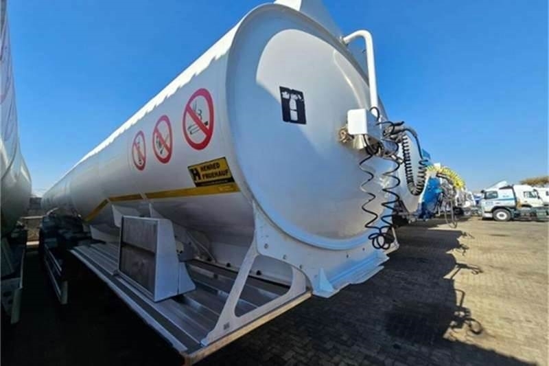 Henred Fruehauf TRIDEM FUEL TANKER TRAILER