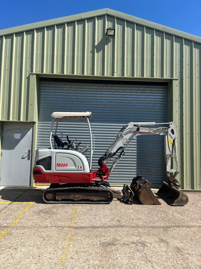 Takeuchi TB 225 Mini Digger